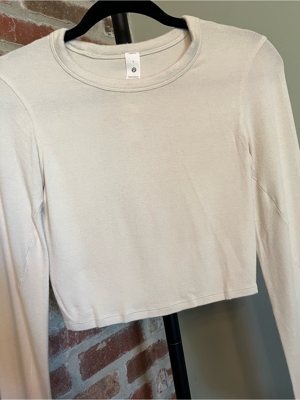 Lululemon Hold Tight Straight-Hem Cropped Long-Sleeve Shirt | size 4 - Picture 2 of 6